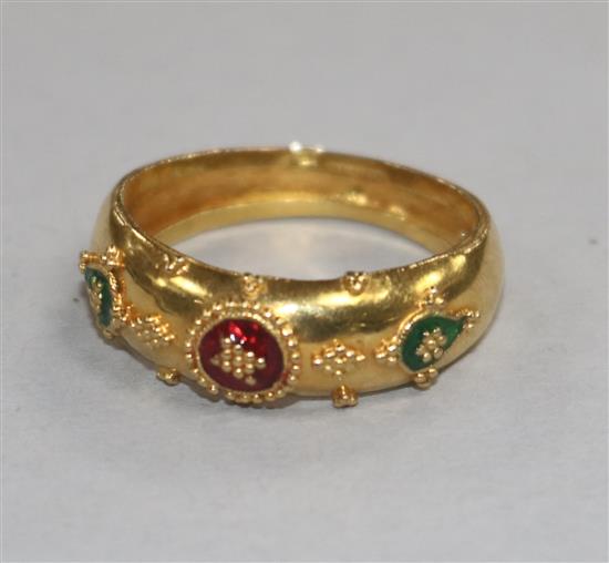 A yellow metal and two colour enamel cannetile style ring, size P.